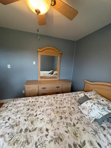 18: Bed Frame Set - Light Wash. Bed W64 H80 D47; Dresser W66 H31.5 D17; Mirror W35.5 H49.5 D1 (Bring Tools to Dissasemble) - thumbnail 1