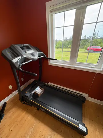 36: Treadmill Horizon CT8.1 - L67 W35 H58 - online auction on EastBid