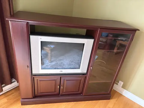 59: TV Stand - L54.5 H47 W16 - online auction on EastBid