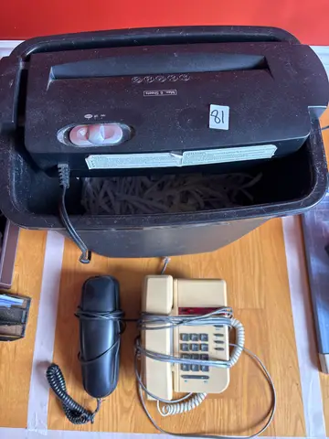 81: Shredder + Phones - online auction on EastBid