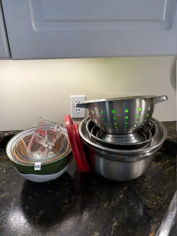 102: Set of Bowls x2 - online auction on EastBid