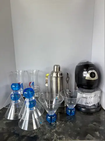 133: Martini Shaker + Ice Crusher - online auction on EastBid