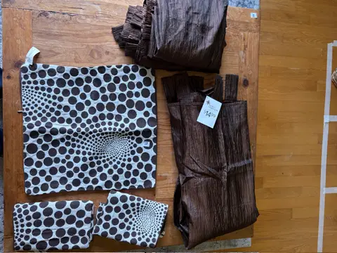 151: Pillow Covers x3, Curtains x2 - online auction on EastBid