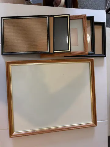 187: 20 Frames (approx.) - Various Sizes - online auction on EastBid