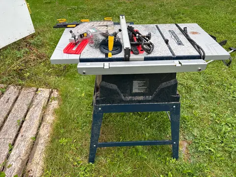 213: Mastercraft Table + Tools - online auction on EastBid