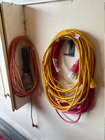 219: Extension Cords - online auction on EastBid