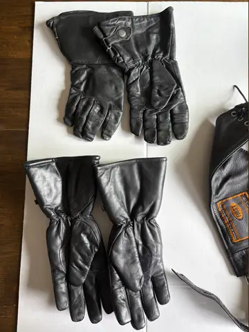 163: First Classic L Chaps; Gloves (Danier, no back) - thumbnail 2