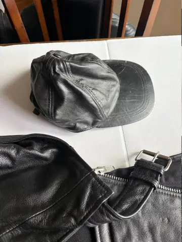 163: First Classic L Chaps; Gloves (Danier, no back) - thumbnail 3
