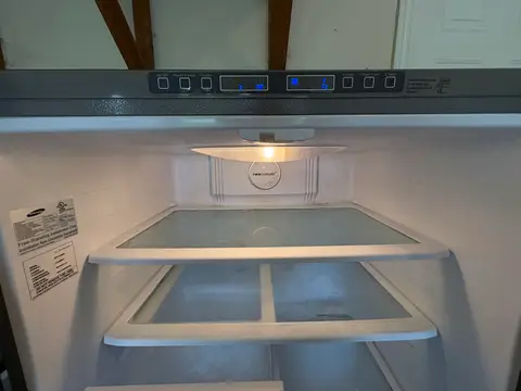 169: Samsung Fridge (approximately 2 yr old) - 32 x 69 x 29 - thumbnail 4
