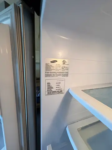 169: Samsung Fridge (approximately 2 yr old) - 32 x 69 x 29 - thumbnail 5