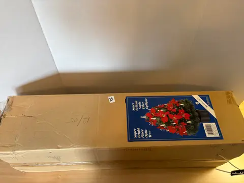 25: Christmas Lot 4 - online auction on EastBid