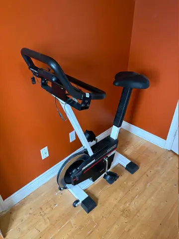37: HealthWare 255 Spin Bike - H50 L36 W20 - online auction on EastBid