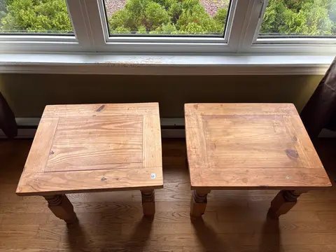 66: Side Tables x2 + Coffee Table. Side Tables: L24 W20 H20; Coffee Table: L16 W35 H35 - online auction on EastBid