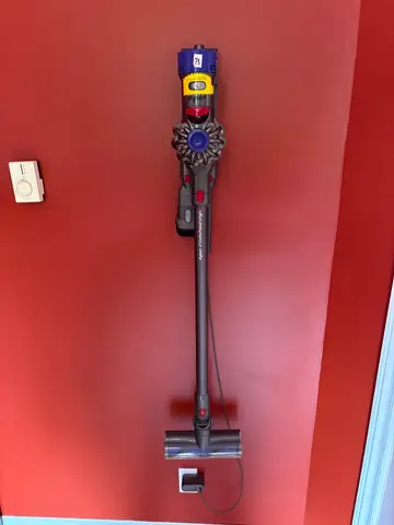 78: Dyson Vacuum (not starting) - online auction on EastBid