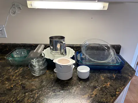 103: Lot 1 of Baking Wear - online auction on EastBid