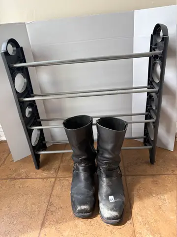 164: Leather Boots size 10 and Shoe Rack (Vibram) - online auction on EastBid