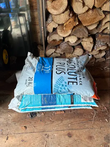201: 3 Bags of Salt - online auction on EastBid