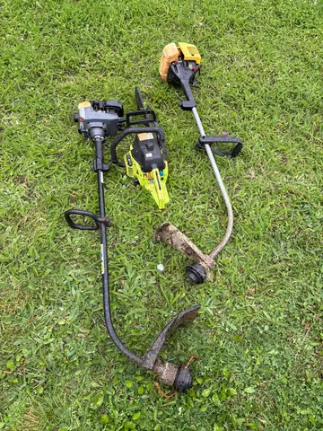 207: Garden Tools - Weedwacker x2, Chainsaw - online auction on EastBid