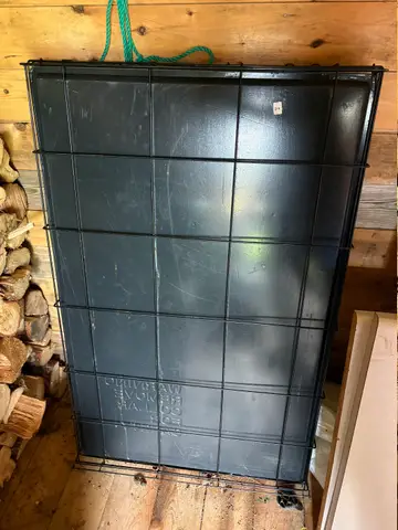 214: Dog Crate - online auction on EastBid