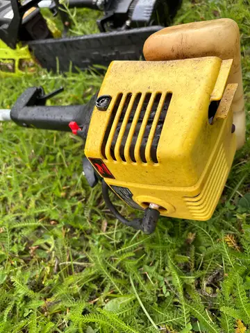 207: Garden Tools - Weedwacker x2, Chainsaw - thumbnail 4