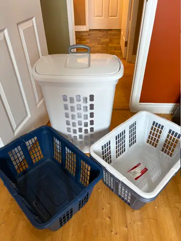 41: Laundry Basket Lot (5 baskets) - online auction on EastBid