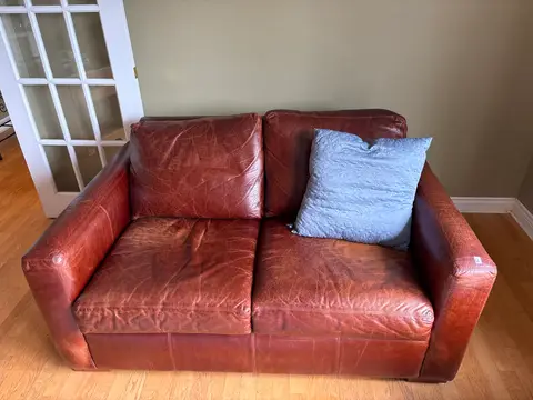61: Couch Set. Couch 1: L60 W41 H29; Couch 2: L80 W40 H29 - online auction on EastBid