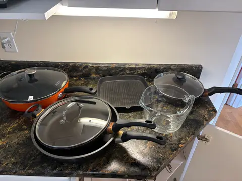 104: The Rock and Heritage Pots and Pans - online auction on EastBid