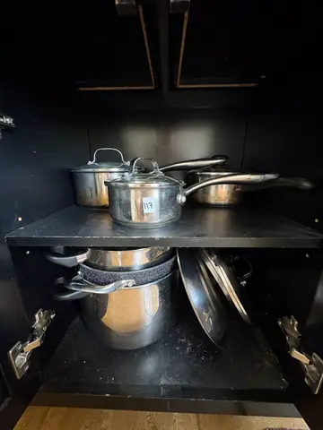 117: Pots and Pans (Lot 2) - online auction on EastBid