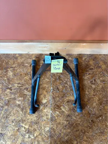123: Single Guitar Stand - online auction on EastBid