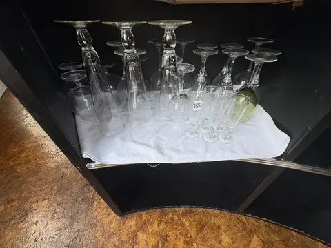 135: Wine + Cocktail Glasses - online auction on EastBid