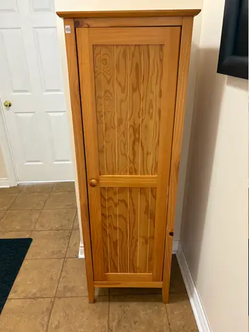 153: Wooden Cupboard - 60 x 16 x 20 - online auction on EastBid