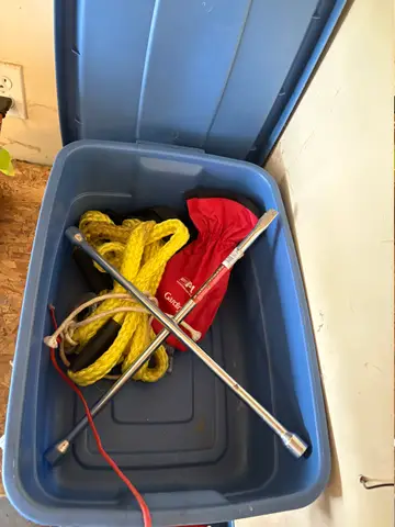 171: Car Emergency Kit - online auction on EastBid