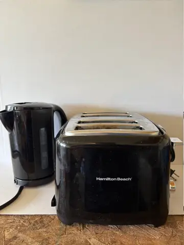 177: Kettle + Toaster - online auction on EastBid
