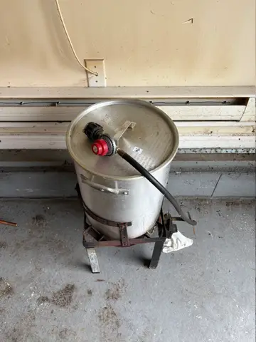 196: Turkey Cooker - online auction on EastBid