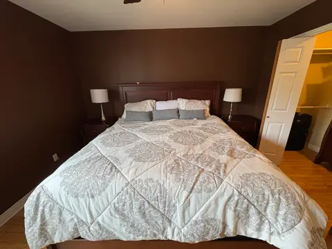 3: Brown + White King Bed Set - online auction on EastBid