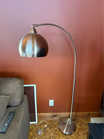142: Standing Lamp - online auction on EastBid