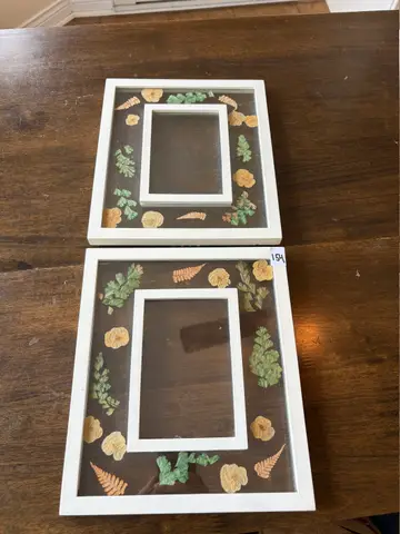 154: Glass Flower Frames x2 - online auction on EastBid