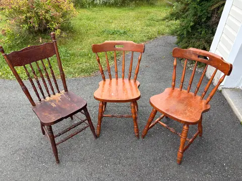 191: 3 Wooden Chairs - online auction on EastBid