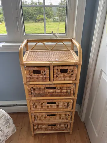 17: Wicker Side Table - W17.5 H40 L12 - online auction on EastBid