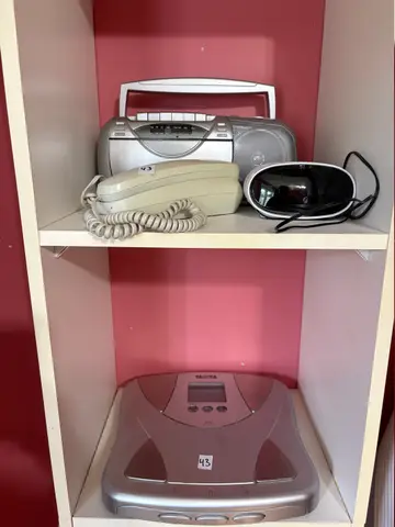 43: Cassette Phone, Alarm, Scale - online auction on EastBid