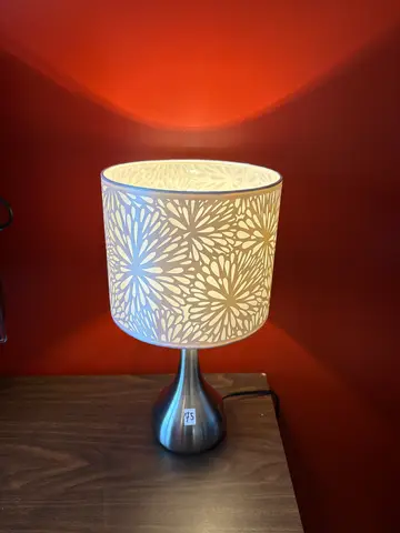 75: Lamp - H18 - online auction on EastBid
