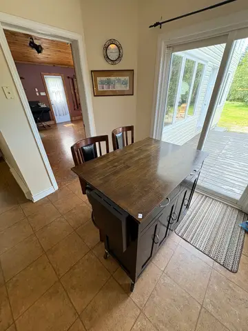 119: Kitchen Island w/ Stools - H36 W29.5 L45.5 - online auction on EastBid
