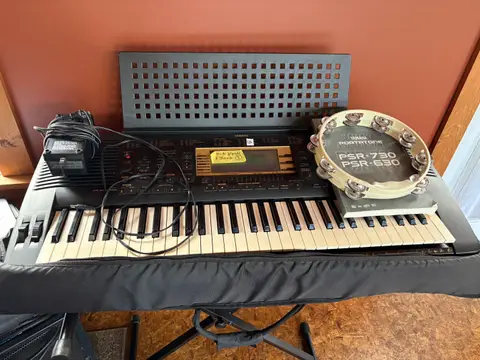 125: Midi Player + Stand - online auction on EastBid