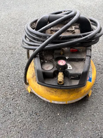 192: Campbell Hausfeld Air Compressor - thumbnail 2