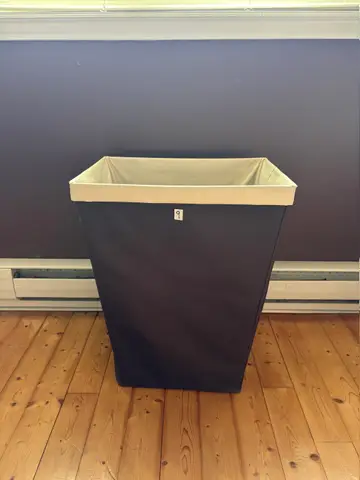 9: Laundry Basket - online auction on EastBid
