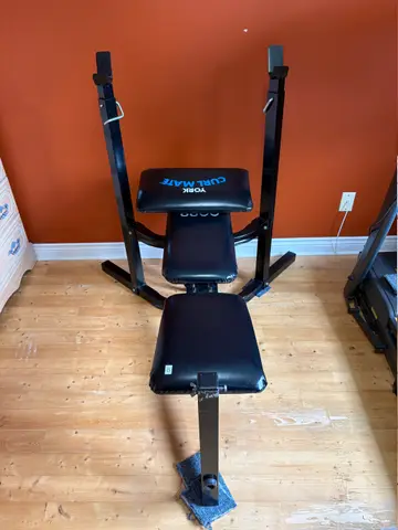 35: Workout Bench Press - L50 W45 H45 - online auction on EastBid
