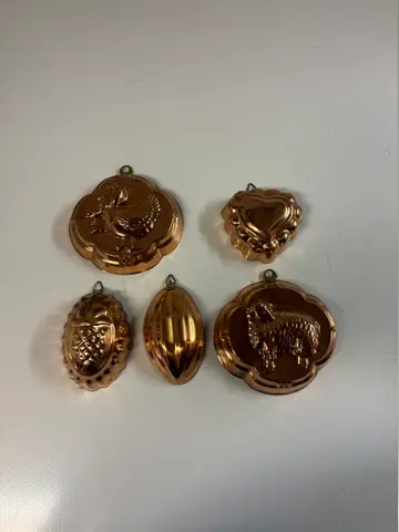 99: Copper-Tone Decorative Jelly Moulds - Small, Set of 5 - online auction on EastBid