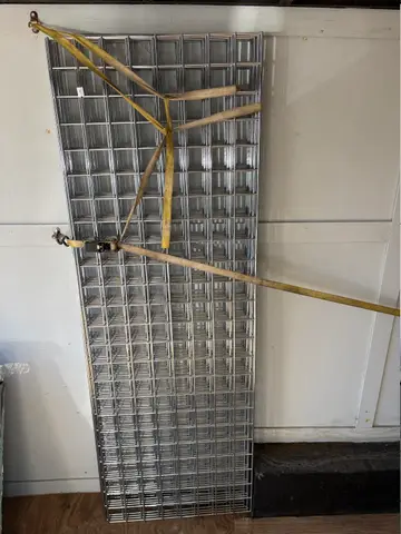 1: Gridwall Panels with Pegs, Brackets and Base Stands - thumbnail 1