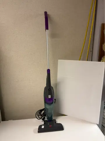 45: Stick Vacuum - Bissell Lightweight Corded, Bagless - online auction on EastBid