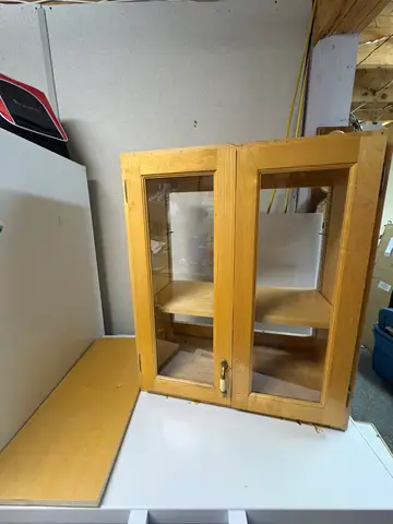 46: Kitchen Cabinet with Glass Doors - online auction on EastBid